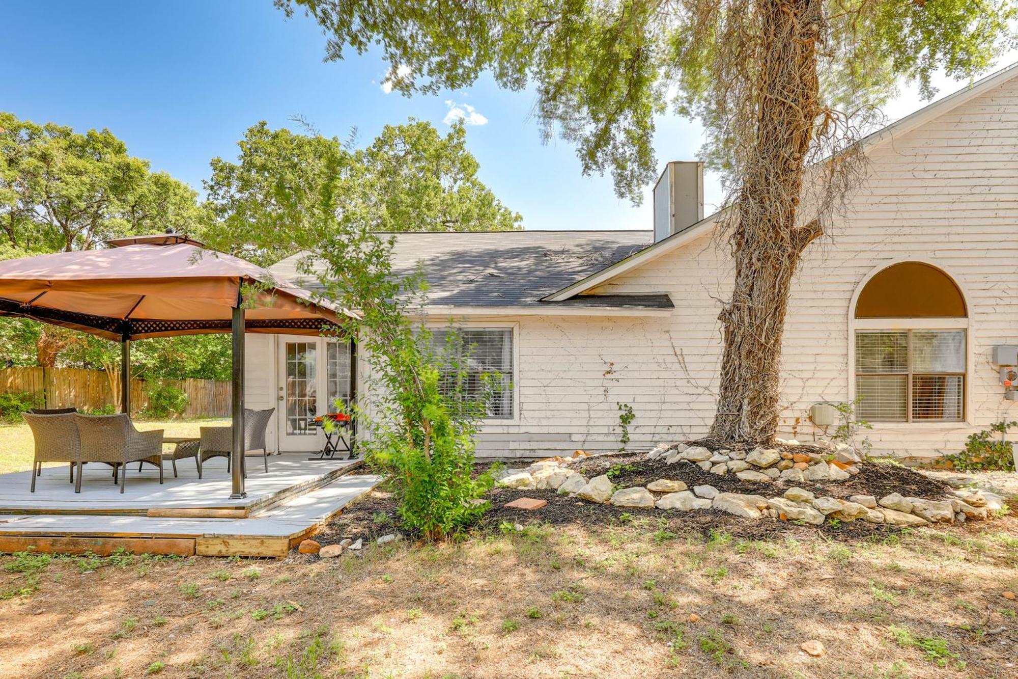 Spacious San Antonio Home Google Fiber, Game Room Exterior photo